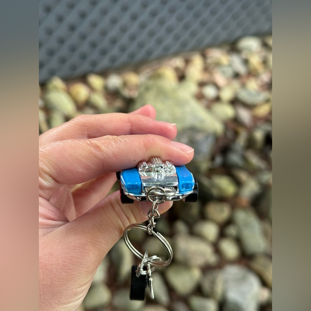 Hot Wheels RIVITED Toy Car Keychain - Picture 6 of 10